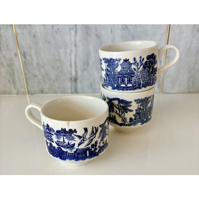 Truly timeless chinoiserie chic! Blue Willow is one of most iconic china patterns of all time and for good reason. The...