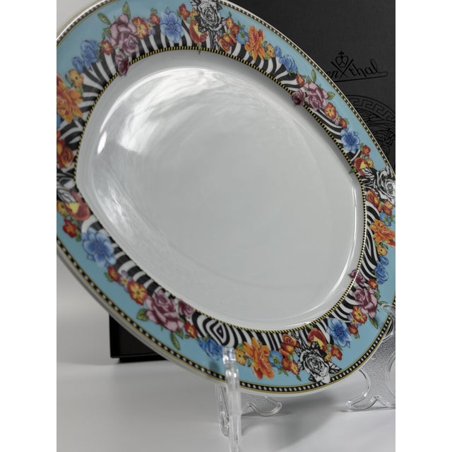 Vintage Hot Flowers Fish Plate in Porcelain by Versace for Rosenthal, 2000s For Sale - Image 6 of 12