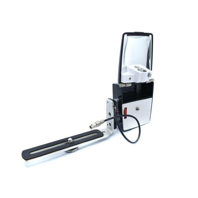 1950s 1950's Kodak Pony 828 Miniature Field Camera With Original Kodak Pocket Flashholder B-1 and Mounting Bracket For Sale - Image 5 of 9