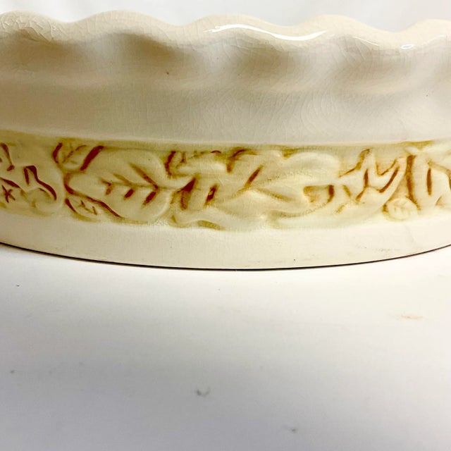 Vintage Americana Arts & Crafts Thanksgiving Ceramic Pie-Quiche Dish For Sale - Image 11 of 12