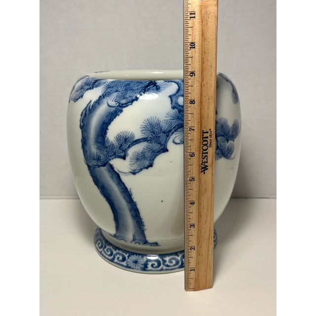 Ceramic Meiji 19th Century Japanese Blue & White Porcelain Cachepot by Tominaga Genroku 富永源六 For Sale - Image 7 of 8