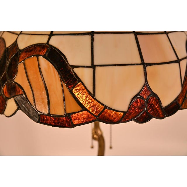 Tiffany Style Table Lamp in Brass and Art Glass, 1950s For Sale - Image 4 of 11