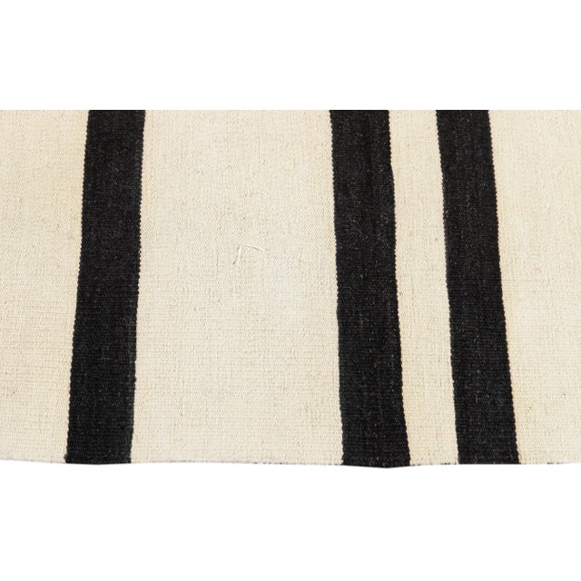 Oversize 21st Century Modern Flat-Weave Kilim Rug For Sale In New York - Image 6 of 11