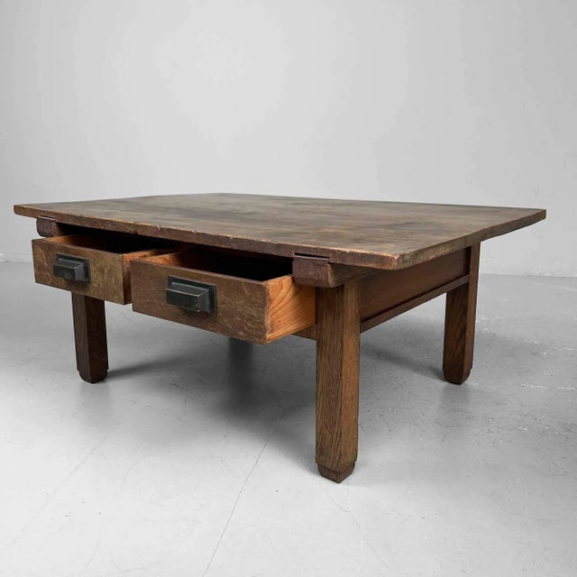 Elegant Japanese writing desk (書斎机, shosai-ki) from the 1920s, featuring two drawers. Dimensions: height 33 cm, width 80...