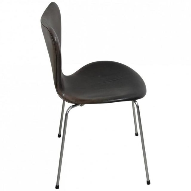 Seven Chairs in Patinated Black Anilin Leather by Arne Jacobsen, 2000s, Set of 4 For Sale - Image 13 of 18