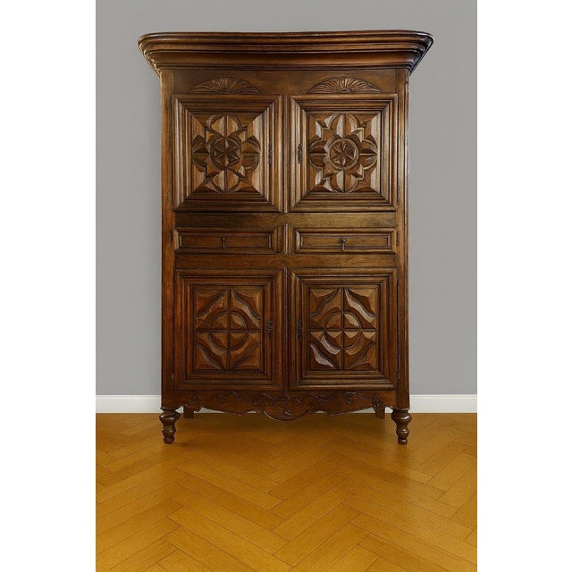 Antique Four-Panel Cabinet in Walnut, 1700s For Sale - Image 5 of 6