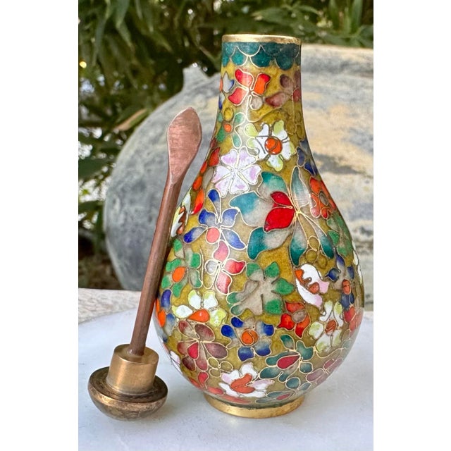 Antique Floral Cloisonné Snuff Bottle With Stopper & Spoon For Sale - Image 4 of 12
