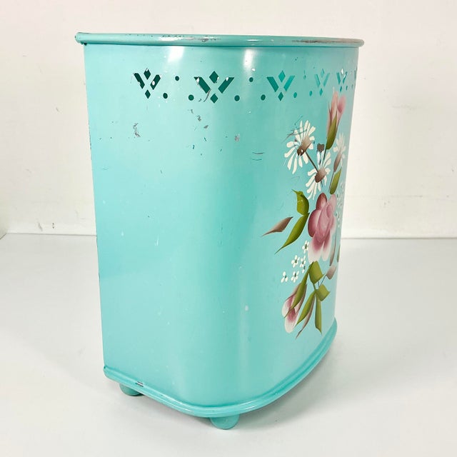 1950s Vintage Hollywood Regency Boho Chic Turquoise Handpainted Flora Metal Wastebasket For Sale - Image 16 of 18