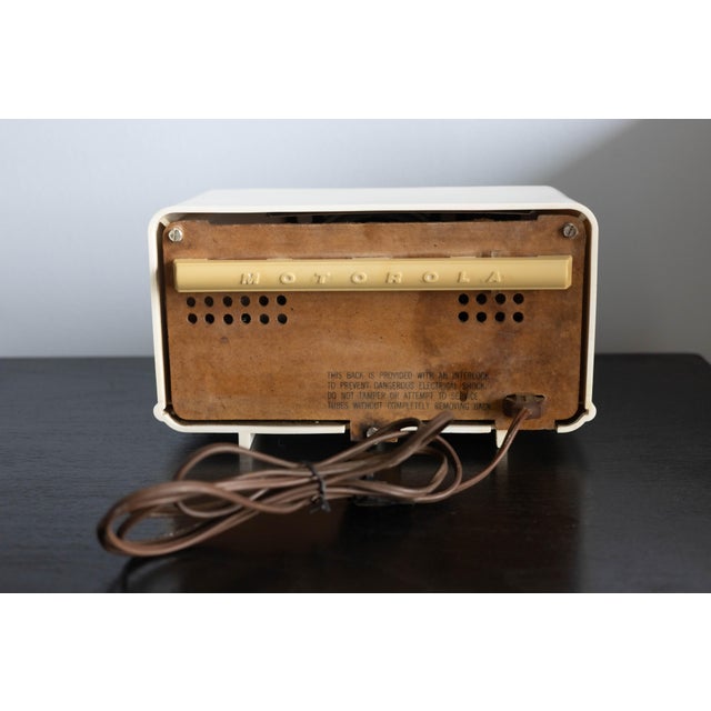 Mid-Century Modern 1957 Motorola Jetsons Tube Radio - White For Sale - Image 16 of 17