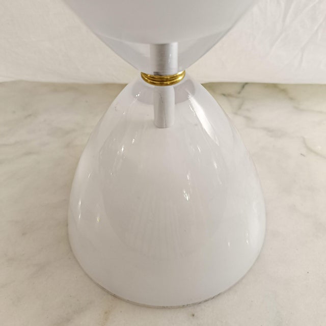 White Hourglass Table Lamps, 1970s, Set of 2 For Sale - Image 4 of 7