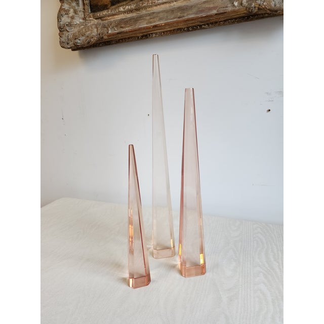 Astrolite MCM Vintage Lucite Obelisks, Set of 3 Unmarked Astrolite Ritts & Co For Sale - Image 4 of 13