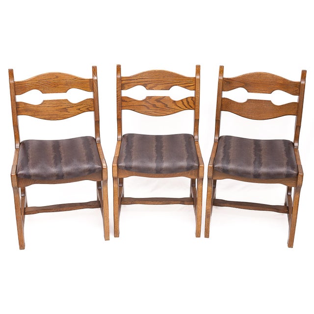 Set of 6 solid oak chairs by Guillerme et Chambron – Votre Maison. Seats meticulously reupholstered in high-quality...