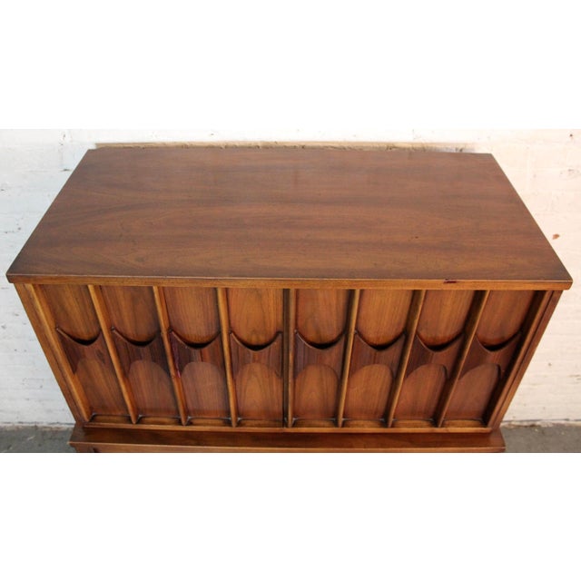 Kent Coffey Mid 20th Century Kent-Coffey 'Perspecta' Walnut / Rosewood Highboy Dresser For Sale - Image 4 of 15