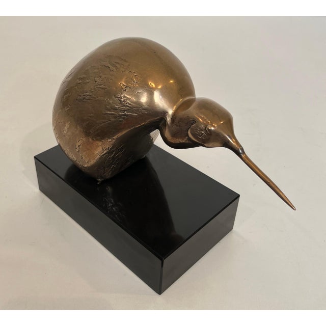 1950s Bronze sculpture representing a stylized bird on a black marble base, signed For Sale - Image 4 of 12