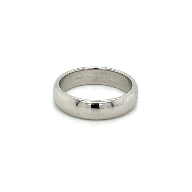 Tiffany & Co. signed men's wedding band, expertly crafted in platinum 950. This distinguished 6mm wide ring is designed...