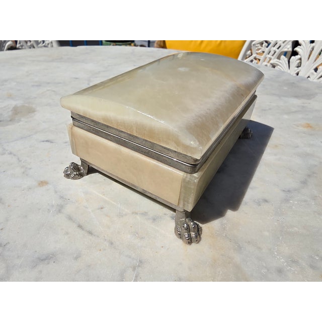 Italian Green Alabaster Domed Jewellery Box, 1950s, in Good conditions. Designed 1950 to 1959