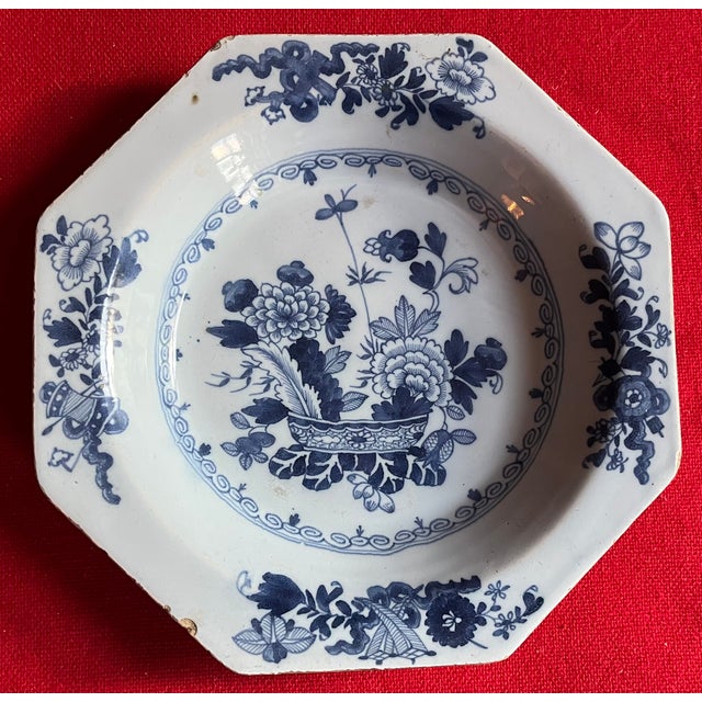 Chinoiserie Antique 18th Century Blue & White Delft Chinoiserie Octagonal Soup Plates in the Chinese Export Style Circa 1750 - A Pair For Sale - Image 3 of 15