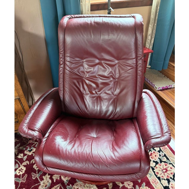 Vintage Stressless Ekornes MCM Burgundy (Red-Brown) Leather Lounge Chair & Ottoman For Sale - Image 10 of 12
