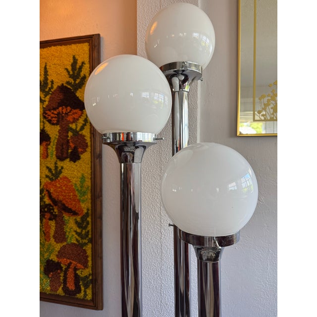 Metal Vintage Mid‑Century Modern Chrome Floor Lamp For Sale - Image 7 of 12