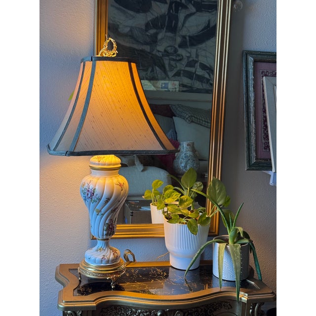 1990s Vintage 1999 Franklin Mint Louis Nichole "Garden of Royalty" Porcelain Table Lamp For Sale - Image 5 of 8