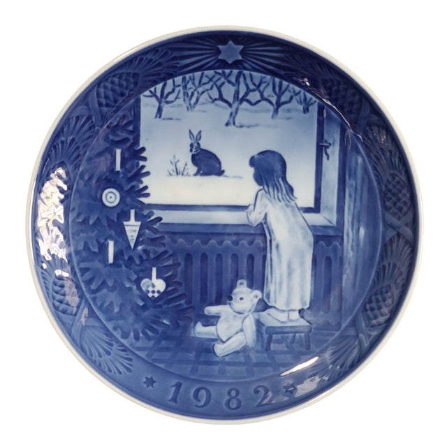 Vintage 1982 Royal Copenhagen Waiting for Christmas Blue & White Plate For Sale - Image 6 of 6