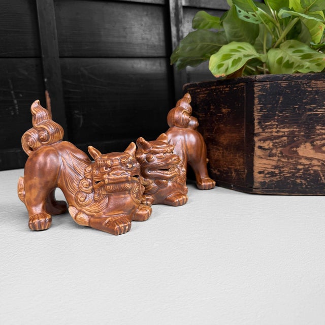Brown Japanese Ceramic Shisa Figures, 1980, Set of 2 For Sale - Image 8 of 11