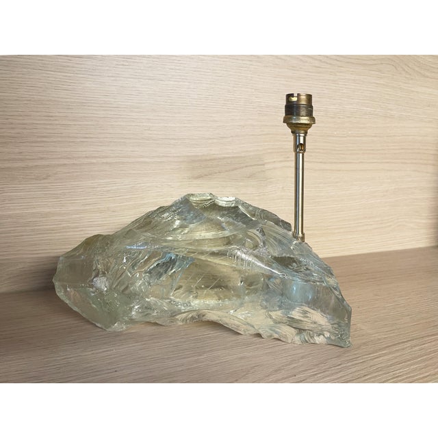 Table lamp formed from a solid block of cut glass, in the style of Jean-Michel Frank (1895-1941). The cut is geometric and...