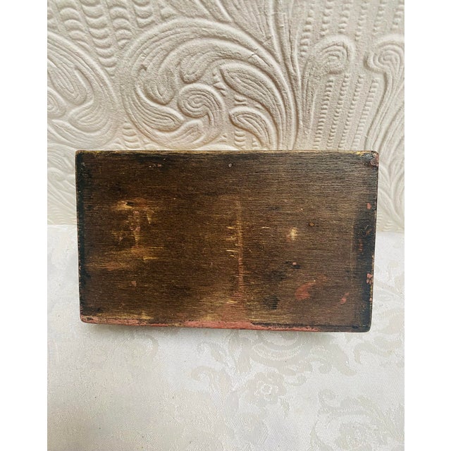Wood 1960s Vintage Reverse Painted Gold Gilt Peruvian Wood Jewelry Box For Sale - Image 7 of 12