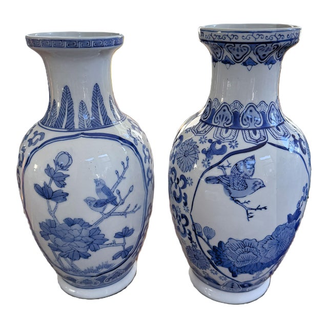 Large Vintage Pair of Chinoiserie Blue & White Chinese Vases For Sale