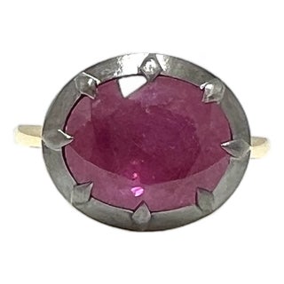 Gia Burma Purplish Pink Oval Sapphire Ring in 18k Yellow Gold and Black Rhodium, Size 6.5 For Sale