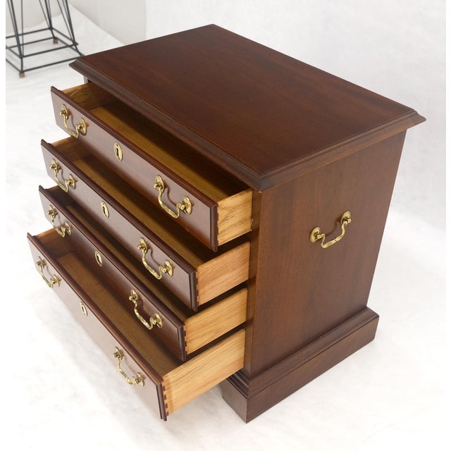 Chippendale Council Compact Mahogany 4 Chest Night Stand Side Table Mint For Sale - Image 3 of 16