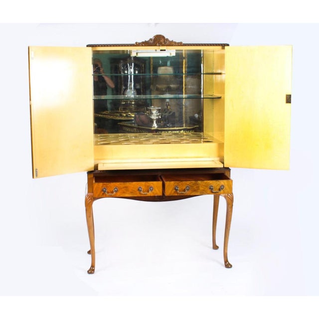 Early 20th Century Queen Anne Burr Walnut Cocktail Cabinet For Sale - Image 12 of 18