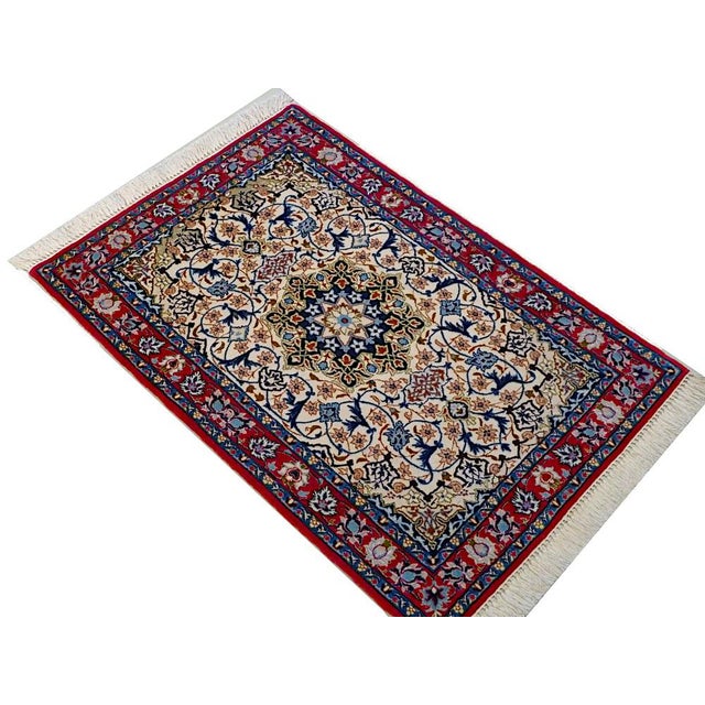 1980s Isfahan Silk and Wool Rug, 1980s For Sale - Image 5 of 7