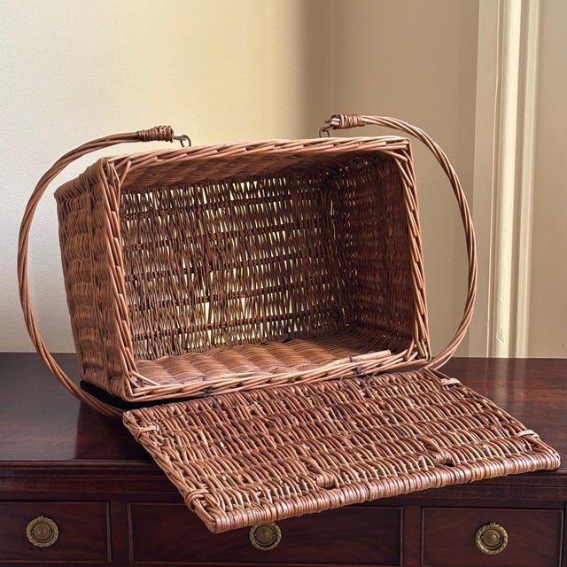 Mid-20th Century French Country-Style Picnic Basket For Sale - Image 15 of 16