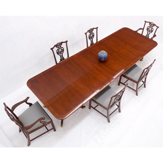 Baker Charleston Collection double pedestal mahogany banded dining table w/ 3 extension leaves 6 chairs set. Chair: 19 ×...