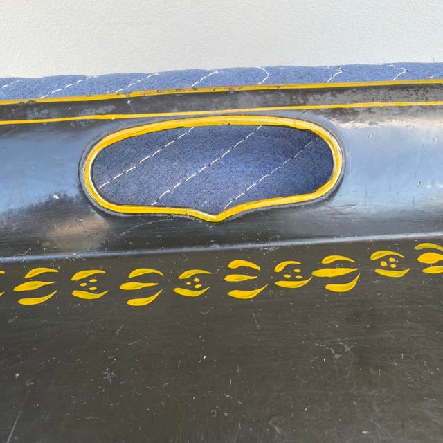 A Very Nice Vintage Hand-Painted Toleware Tray, Circa 1940s For Sale - Image 4 of 18