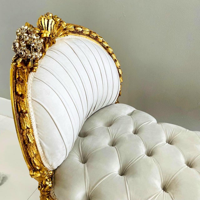Marquis French Tufted Bench White Velvet For Sale In Miami - Image 6 of 9