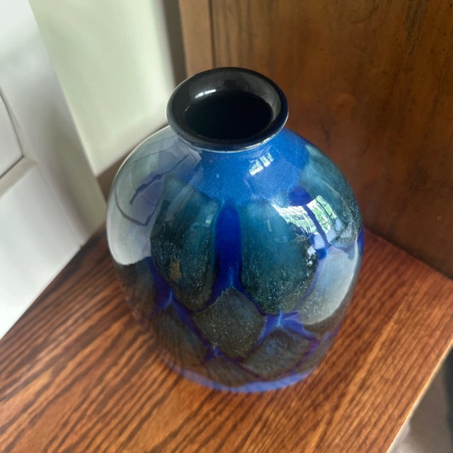 Poole Pottery 1980s Unique Live Pattern Vase Poole Pottery England 9” Tall For Sale - Image 4 of 9