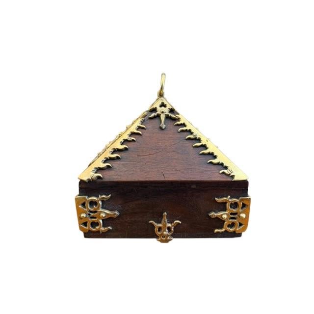 18th Century Brass Mounted and Lacquered “Marriage” Dowry Box. For Sale In Washington DC - Image 6 of 7
