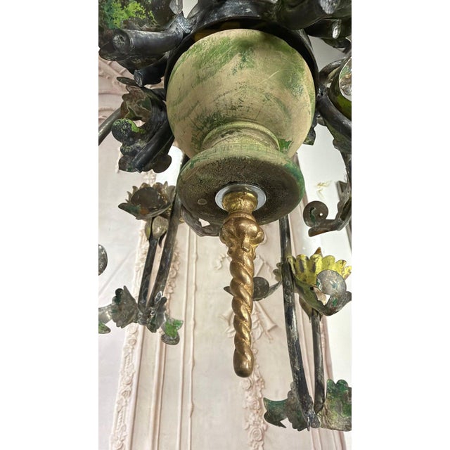 Wood Italian Tole 10-Lights Florentine Chandelier With Original Polychrome Patina For Sale - Image 7 of 16
