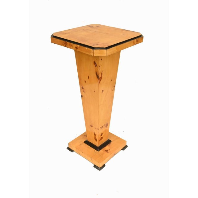 1930s Art Deco Pedestal Tables in Bird's Eye Maple, 1930s, Set of 2 For Sale - Image 5 of 7
