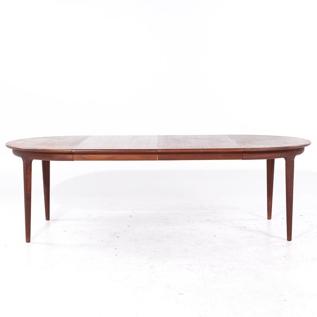 Johannes Andersen for Uldum Mid Century Danish Teak Expanding Dining Table With 2 Leaves For Sale - Image 9 of 10