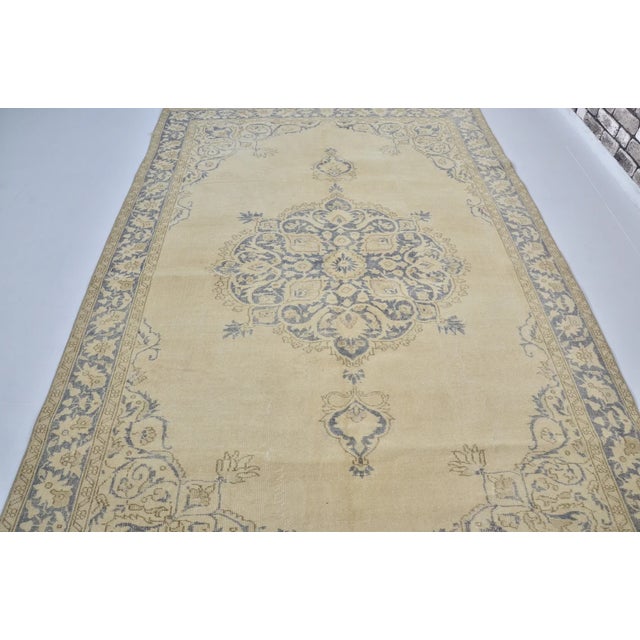 1950s Oversize Anatolian Madaliion Rug For Sale In Phoenix - Image 6 of 10