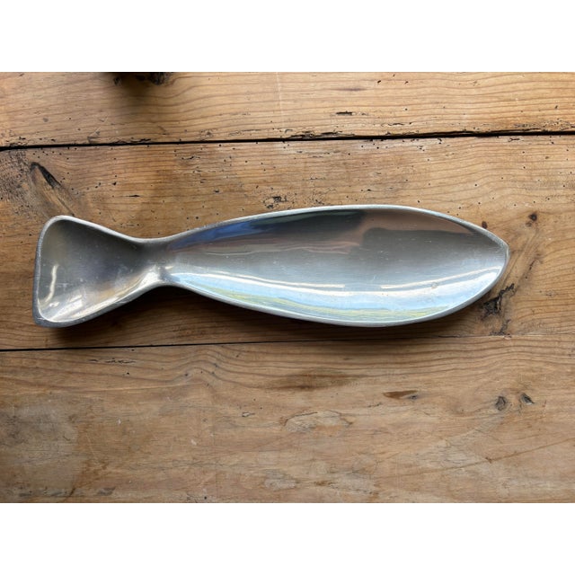 Vintage Nambe #553 fish-shaped serving tray crafted in the brand’s signature sand-cast aluminum alloy. Featuring a sleek,...