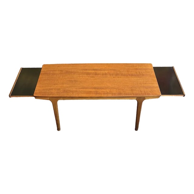 Iconic Mid Century Modern Extending Teak Coffee Table W/ Two Pull-Out Drinks Trays c.1960 For Sale