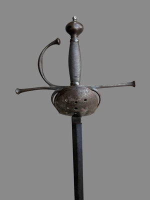 17th century shell-shaped rapier with a taza
