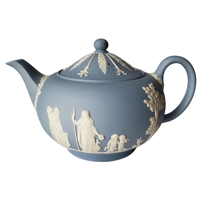 1970s Wedgwood Blue Jasperware Large Tea Pot - "Sacrifice to Peace" Neoclassical Service -1977 For Sale - Image 5 of 5