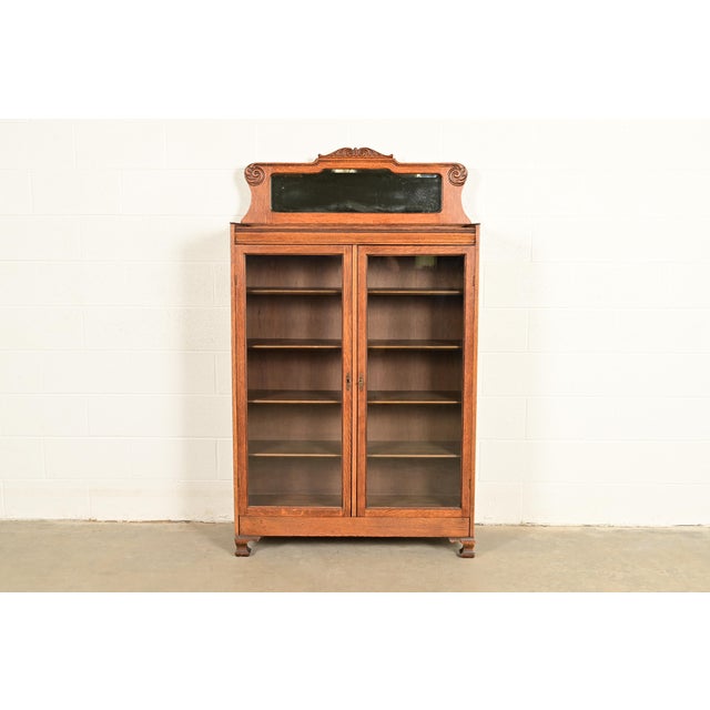A gorgeous antique Late Victorian or Arts & Crafts bookcase cabinet In the manner of Stickley Brothers USA, Circa 1890s...