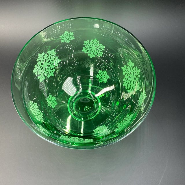 Vintage 60s Green Bowl With Clear Footed Base & Frosted Snowflakes For Sale - Image 4 of 7