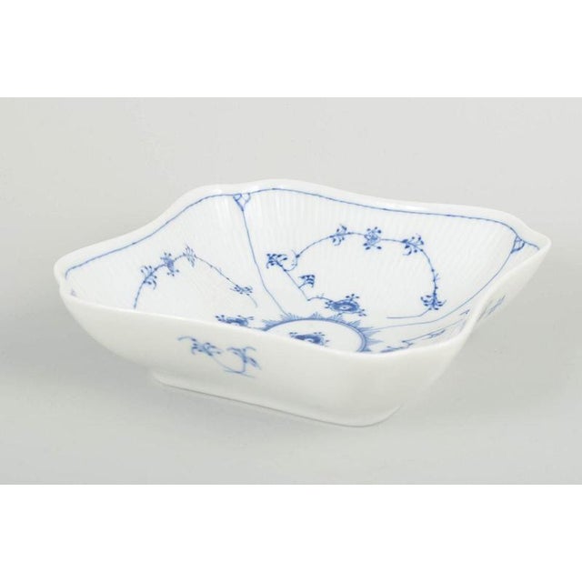 Royal Copenhagen Blue Fluted Plain, model 1/26 Squared bowl, 1980s. Elegant squared bowl in the Blue Fluted Plain...
